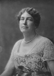 Jenkins, T. Clifton, Mrs., portrait photograph, 1917 Oct. 29. Creator: Arnold Genthe.