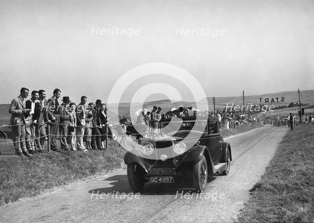 Invicta of HJ Broadbent competing at the Bugatti Owners Club Lewes Speed Trials, Sussex, 1937. Artist: Bill Brunell.