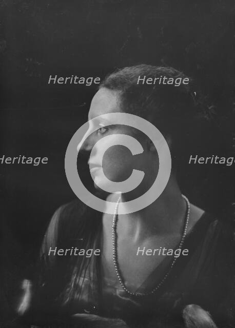 Miss Schaffer, (Mrs. Baumgarten), portrait photograph, 1918 Dec. 21. Creator: Arnold Genthe.