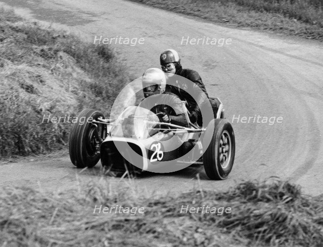 Three-wheeled racing vehicle. Artist: Unknown