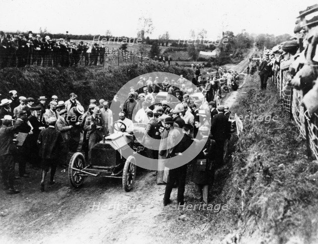 SF Edge in a Napier, 1903 Gordon Bennett race. Artist: Unknown