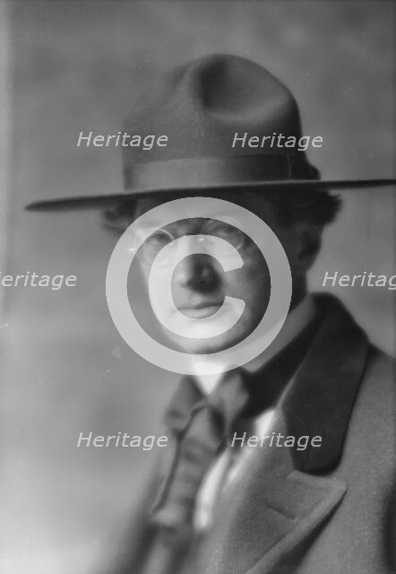 Carman, Bliss, Mr., portrait photograph, 1915 Mar. Creator: Arnold Genthe.