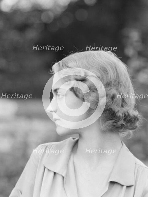 Gardner, Isabel, Miss, portrait photograph, 1932 Creator: Arnold Genthe.