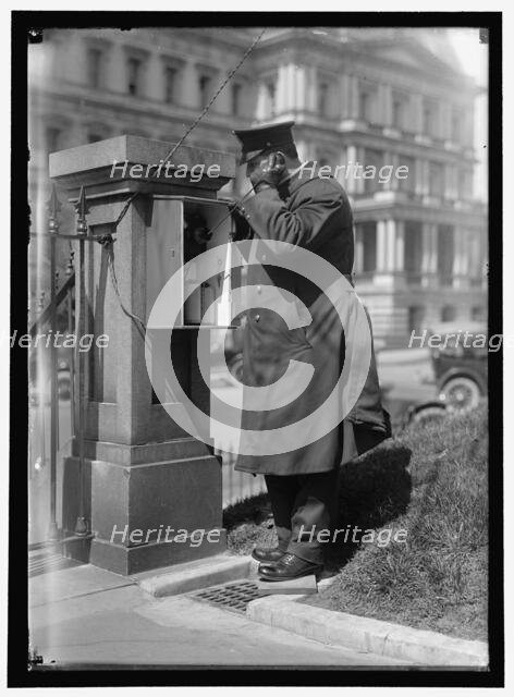 Call box at White House, between 1910 and 1917. Creator: Harris & Ewing.