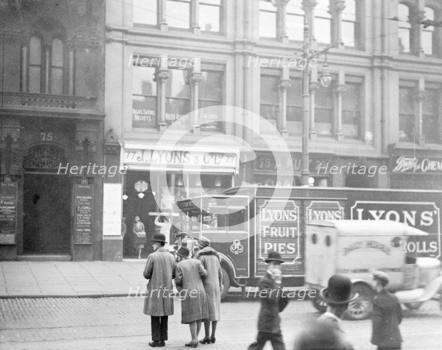 Lyons teashop. Artist: Unknown