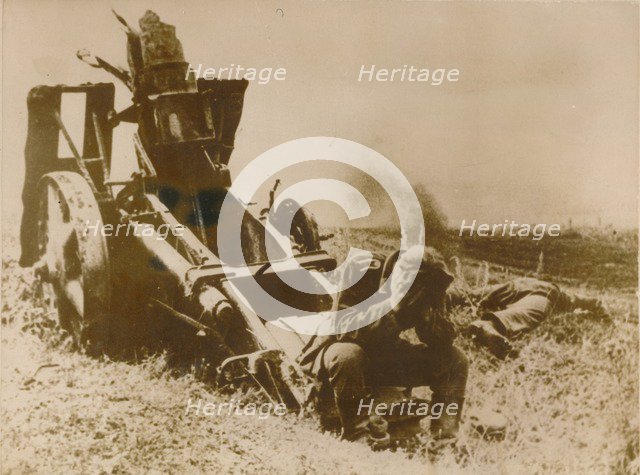 A destroyed German artillery piece. Artist: Unknown