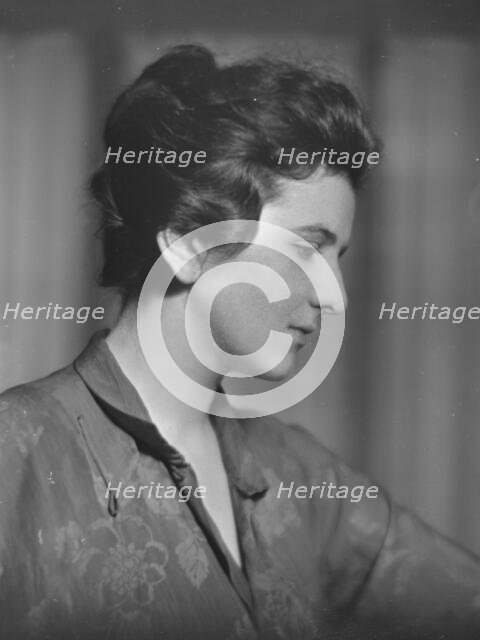 Miss Fannie Ingram, portrait photograph, 1919 May 17. Creator: Arnold Genthe.