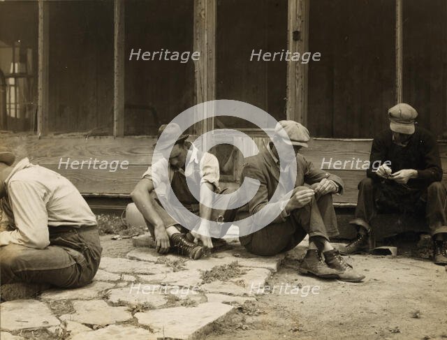 Texas tenant farmers who have been displaced from their land by tractor farming, 1937. Creator: Dorothea Lange.