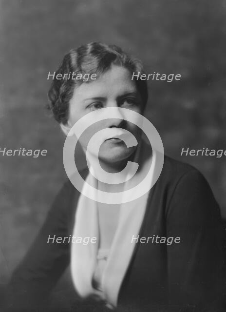 Mrs. Woodworth, (Miss Harriet Collier), portrait photograph, between 1917 and 1923. Creator: Arnold Genthe.