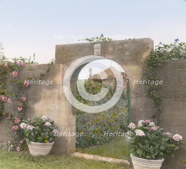 "Gray Gardens," Robert Carmer Hill house, Lily Pond Lane, East Hampton, New York, c1914. Creator: Frances Benjamin Johnston.