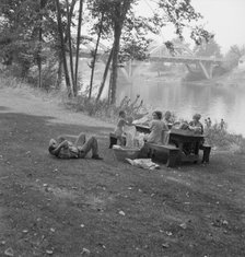 Sunday family picnic, Grants Pass, Josephine County, Oregon, 1939. Creator: Dorothea Lange.