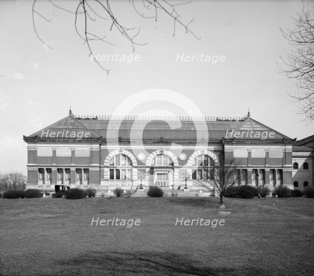 Metropolitan Museum of Art, New York City, between 1900 and 1910. Creator: Unknown.