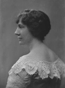 Fiefield, S., Mrs., portrait photograph, 1916. Creator: Arnold Genthe.
