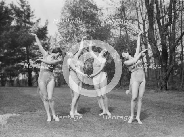 Elizabeth Duncan dancers, between 1916 and 1941. Creator: Arnold Genthe.