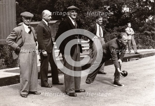 The Rowntree bowling green is opened by William Wallace, York, Yorkshire, 1947. Artist: Unknown