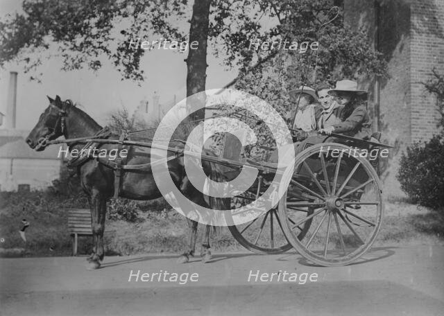 U.S. wounded in England, between c1915 and c1920. Creator: Bain News Service.