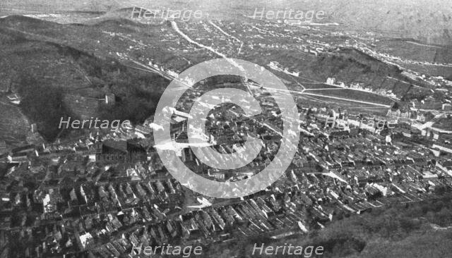 'L'entrée de l'armee Roumaine en Transylvanie; Vue a vol d'oiseau de Brasso', 1 Creator: Unknown.