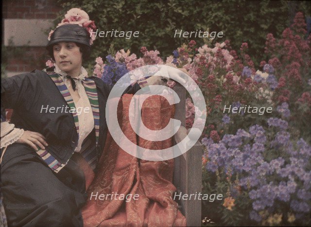 Portrait of the Ballet dancer Tamara Karsavina (1885-1978), c. 1908.