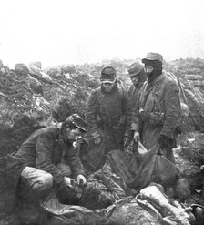 'Dans les Hauts-de-Meuse; des sapeurs viennent de rejoindre et de sauver un blesse', 1915. Creator: Unknown.