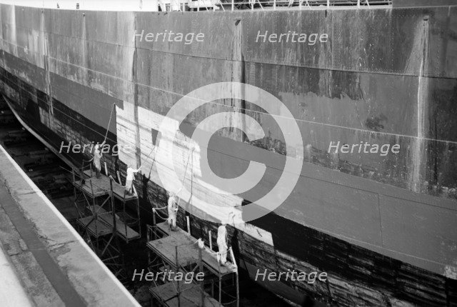 Men painting at Tilbury, Essex, c1945-c1965. Artist: SW Rawlings