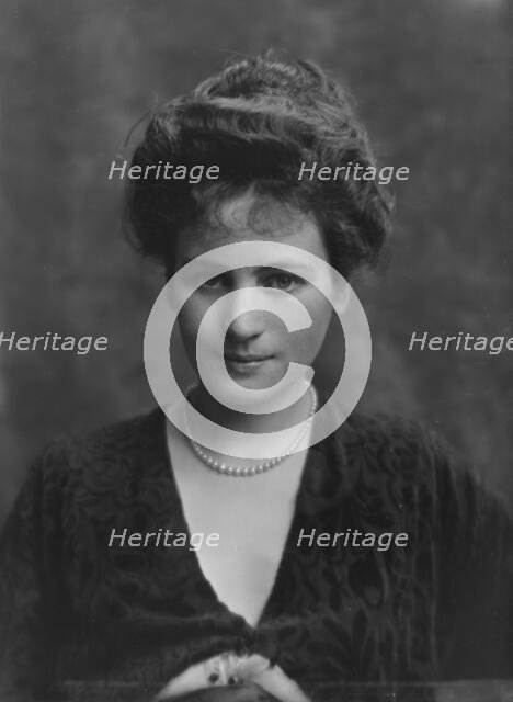 Peckham, Mrs., portrait photograph, 1914 Dec. Creator: Arnold Genthe.