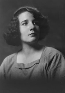 Miss Glenda Mordhurst, portrait photograph, 1919 Oct. 31. Creator: Arnold Genthe.