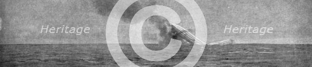 'Canonne, pius torpille en mer; Le zeppelin L-7, abattu le 4 mai 1916, au large de la cote du Slesvi Creator: Unknown.