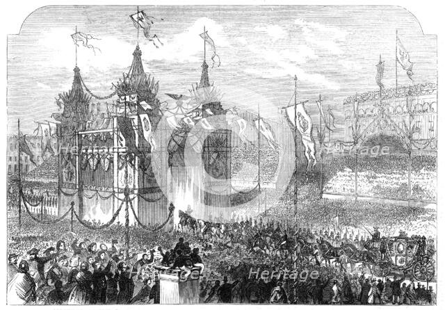 The Coronation of the King and Queen of Prussia: the King passing under the triumphal arch..., 1861. Creator: Unknown.