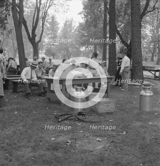"California Day," a picnic in town park on the Rogue River, Grants Pass, Oregon, 1939. Creator: Dorothea Lange.