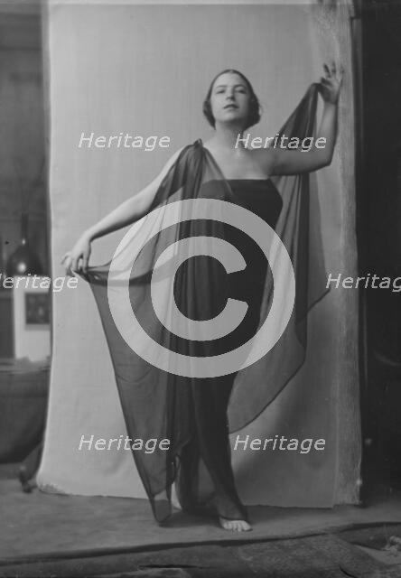 Cavaugh, Lucile, Miss, portrait photograph, 1917 May 10. Creator: Arnold Genthe.