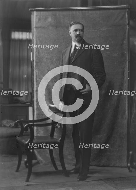 Singer, Paris E., Mr., portrait photograph, 1916 Sept. 30. Creator: Arnold Genthe.