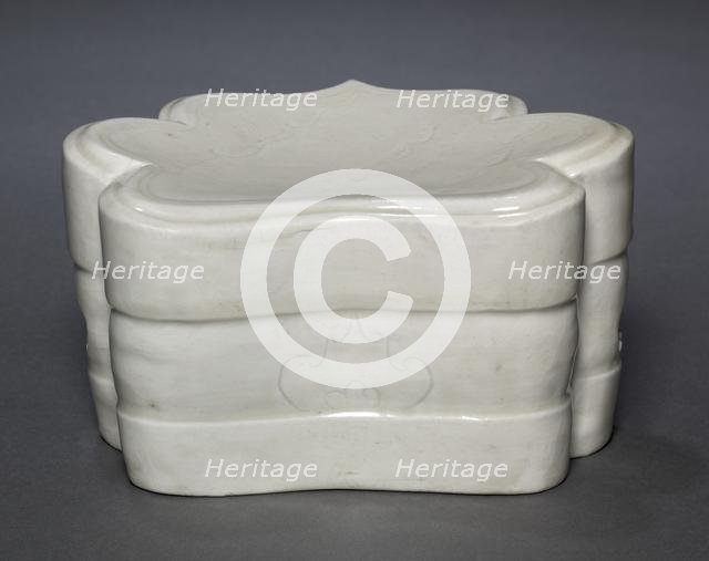 Cloud-Collar Pillow with Waves, 1000s-1100s. Creator: Unknown.