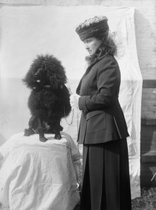 Mrs Goff - Dog Show, 1915. Creator: Harris & Ewing.