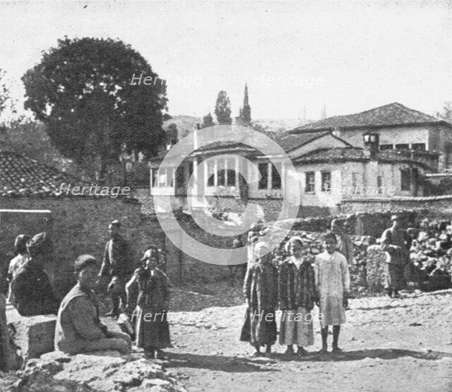 'La Campagne Macedonienne; Sortie de la petite ville de Varna', 1916. Creator: Unknown.