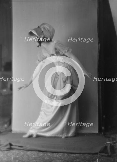 Cramer, Ruth A., Miss, 1914 Apr. 16. Creator: Arnold Genthe.