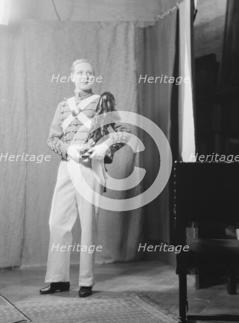 Miller, Marilyn, Miss, portrait photograph, 1928 May 15. Creator: Arnold Genthe.