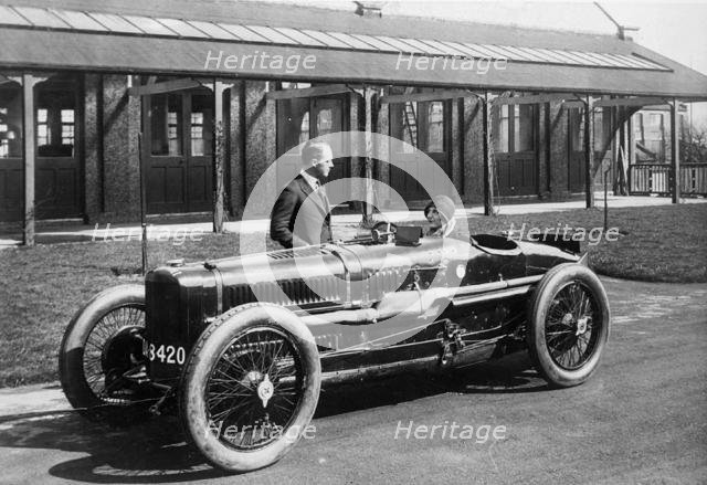 Leo Cozens and May Cunliffe with 1924 Sunbeam Grand Prix car. Creator: Unknown.