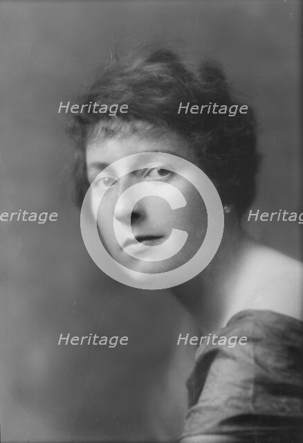 Ziegler, William, Mrs., portrait photograph, 1915 July 9. Creator: Arnold Genthe.