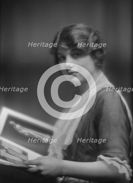 Ottie, Miss, portrait photograph, 1913. Creator: Arnold Genthe.