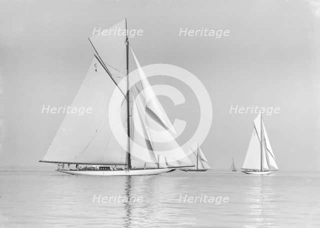 'Norada', 'Britannia' & 'Maudrey' sailing in gentle winds, 1913. Creator: Kirk & Sons of Cowes.