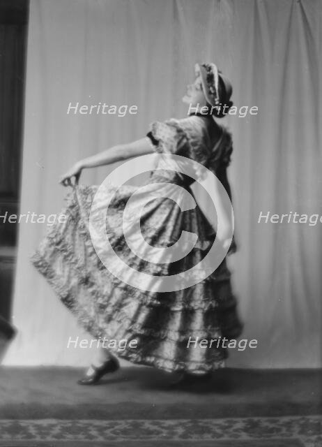 Beyer, Hilda, Miss, 1916 Feb. 1. Creator: Arnold Genthe.