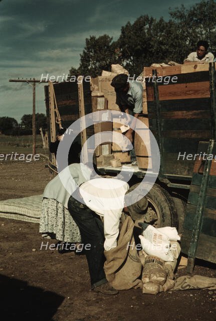 Distributing surplus commodities, St. Johns, Ariz., 1940. Creator: Russell Lee.