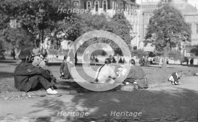 On Portsmouth Square, Chinatown, San Francisco, between 1896 and 1906. Creator: Arnold Genthe.