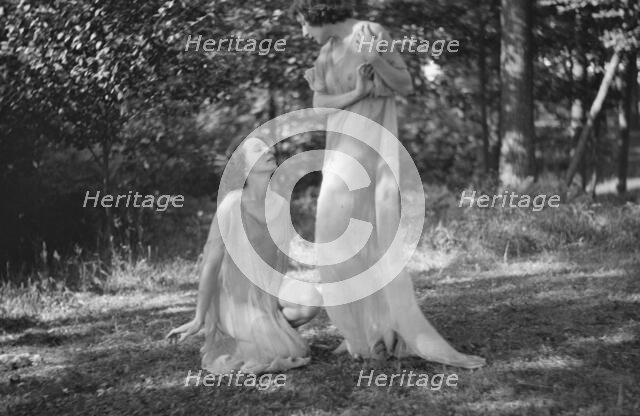 Desha and Leah dancing in Port Washington, 1921 Aug. 21. Creator: Arnold Genthe.