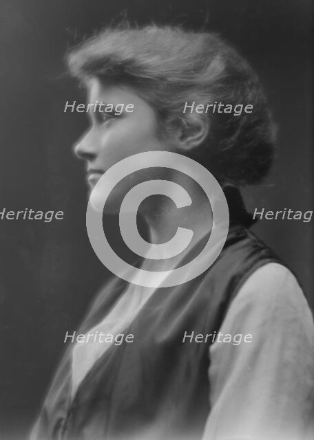 Seymour, Clara, Miss, portrait photograph, 1915 Jan. 9. Creator: Arnold Genthe.