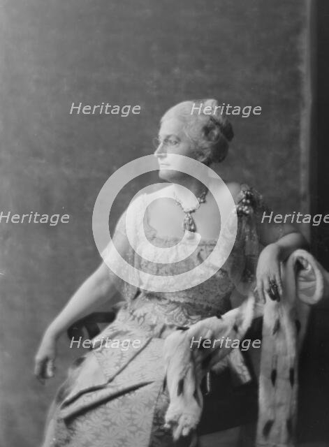 Meyer, C.F., Mrs., portrait photograph, 1916. Creator: Arnold Genthe.