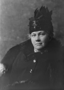 Mrs. H.V. Jones, portrait photograph, 1918 Mar. 16. Creator: Arnold Genthe.