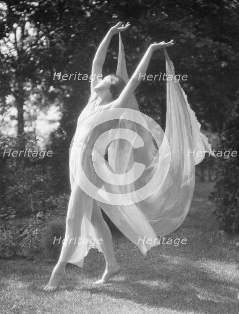 Beyer, Hilda, Miss, not before 1916 Feb. 29. Creator: Arnold Genthe.