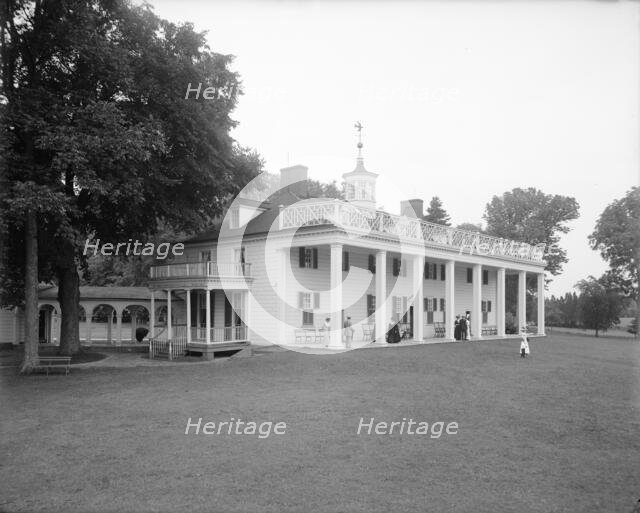 S.W. view of the mansion, Mt. Vernon, Va., between 1900 and 1915. Creator: Unknown.