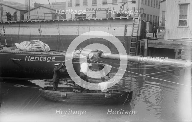 Measuring SHAMROCK, between c1915 and c1920. Creator: Bain News Service.